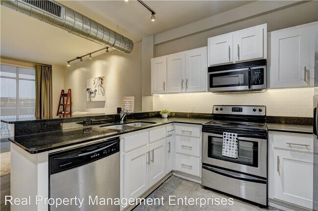 Building Photo - 1 br, 1 bath House - 1 NE 2nd St #304