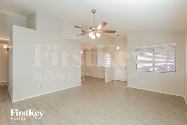 Foto del edificio - 30696 N Royal Oak Way