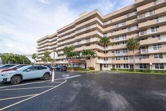Building Photo - 250 Jacaranda Dr