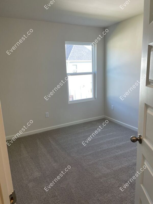 Building Photo - 329 Victoria Dr