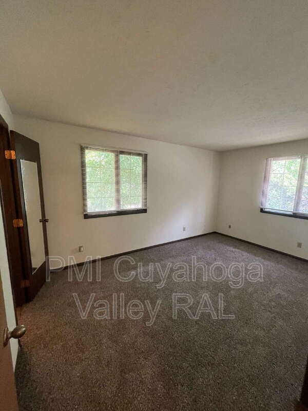 Building Photo - 1516 W Market St