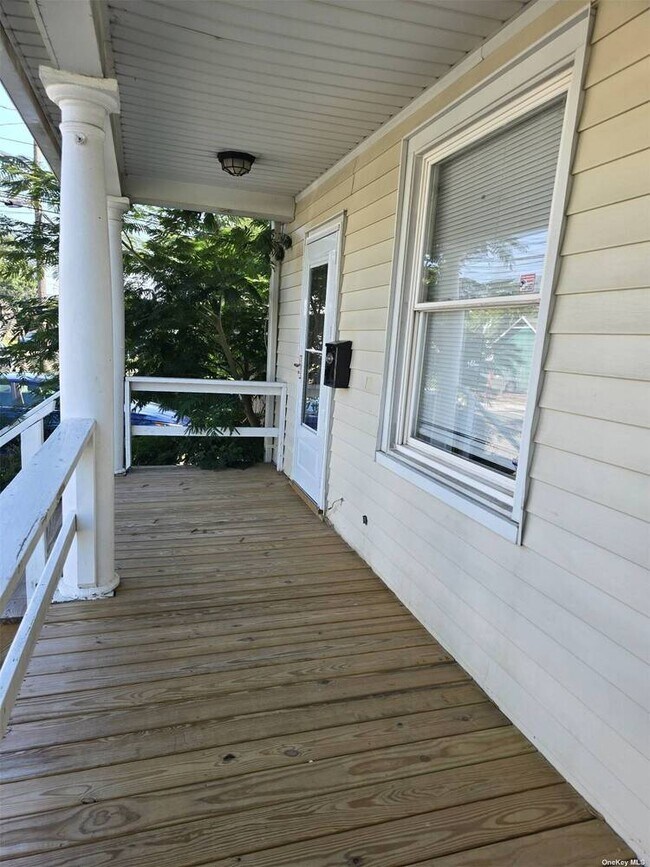 Foto del edificio - 12 Westside Ave