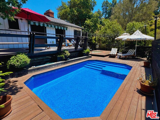 Foto del edificio - 2828 Laurel Canyon Pl