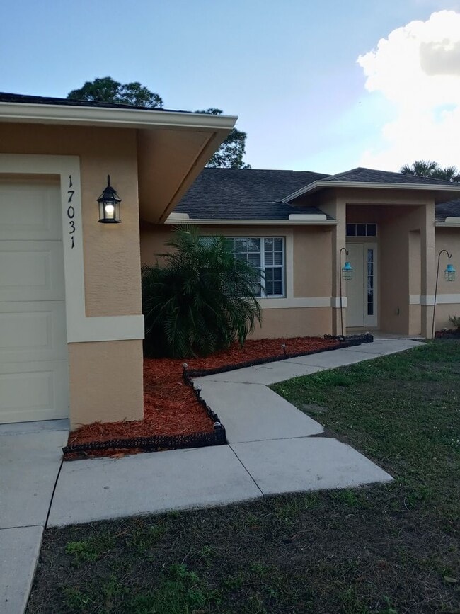 Building Photo - Charming 3-Bedroom Home in Port Charlotte, FL
