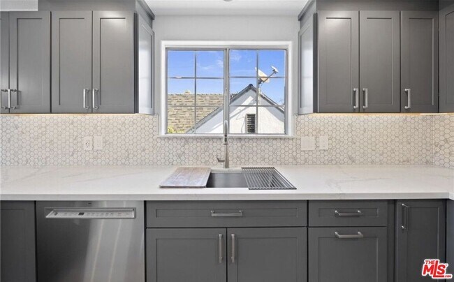 Foto del edificio - 424 Parkman Ave