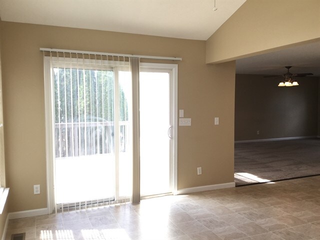 Building Photo - 279 Coyote Dr