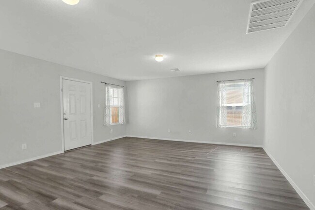 Foto del edificio - "Charming 3-Bedroom, 2-Bath Home Retreat with Solar Panels! 10% off for active service members!"