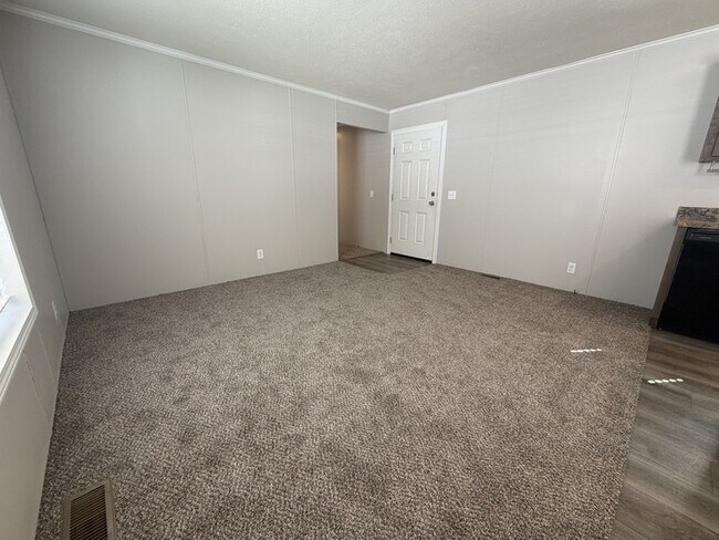 Building Photo - 38056 Johannes Dr