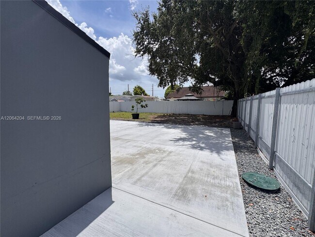 Foto del edificio - 2416 NW 88th St