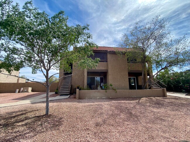 Building Photo - 2211 E Cactus Rd