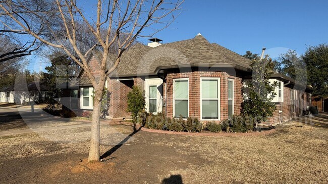 Building Photo - 18716 Sagewood Dr