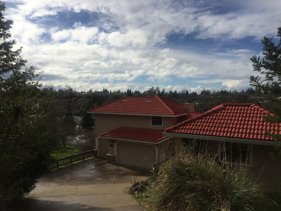 Foto principal - Great Location in Folsom-4 Bedroom Home!!