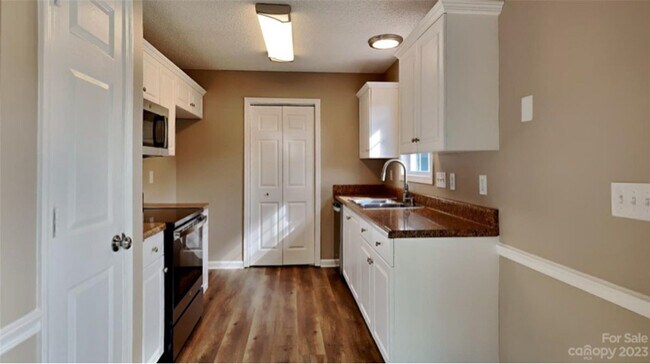 Foto del edificio - 1617 Whetstone Ct