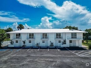 Building Photo - 2305 Tamarind Dr