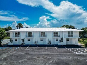 Building Photo - 2305 Tamarind Dr