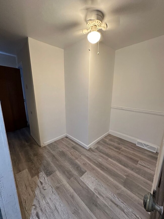 Building Photo - Cozy Remodeled Reading 3 BR/1 Bath For Ren...