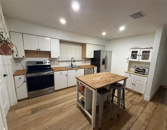 Foto del edificio - 7161 SW 13th St