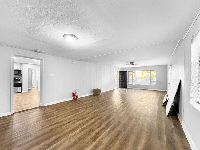 Building Photo - 1510 S Miller Rd