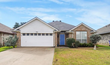 Building Photo - 926 Meadow Cir S