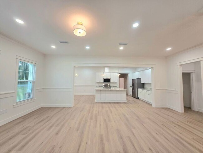 Foto del edificio - 3299 Bernath Dr