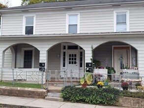 Building Photo - 607 Winthrop St