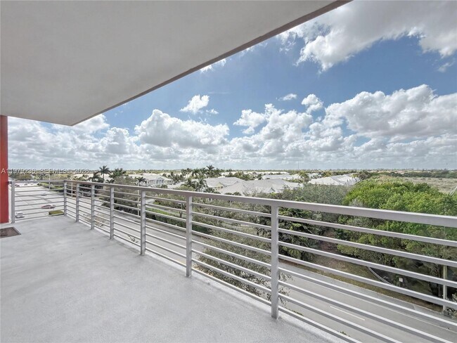 Foto del edificio - 7661 NW 107th Ave