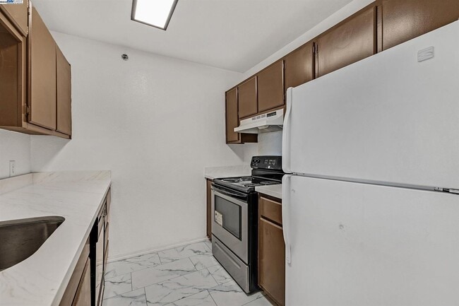 Building Photo - 681 Royston Ln
