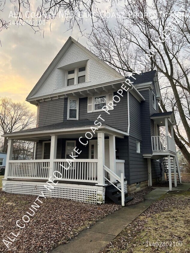 330 13th St Unit 2Up, Elyria, OH 44035 Room for Rent in Elyria, OH