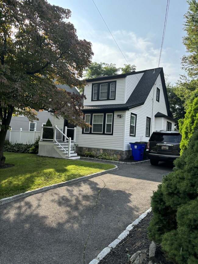Building Photo - 281 Jennings Rd