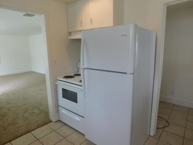 Foto del edificio - 3Bd/1.5Ba Two Story House - Available to View!