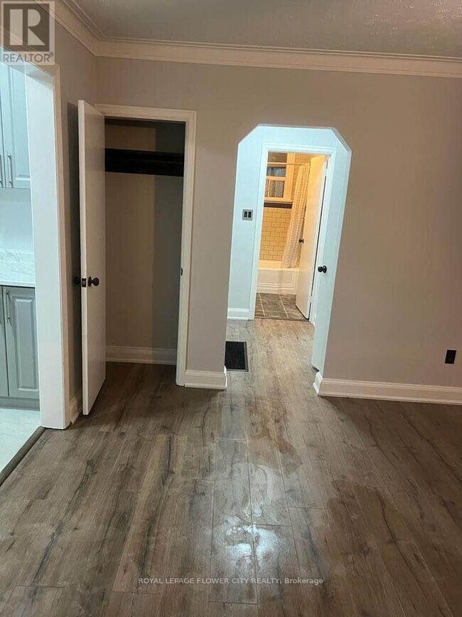 Photo du bâtiment - 52 Claremore Ave