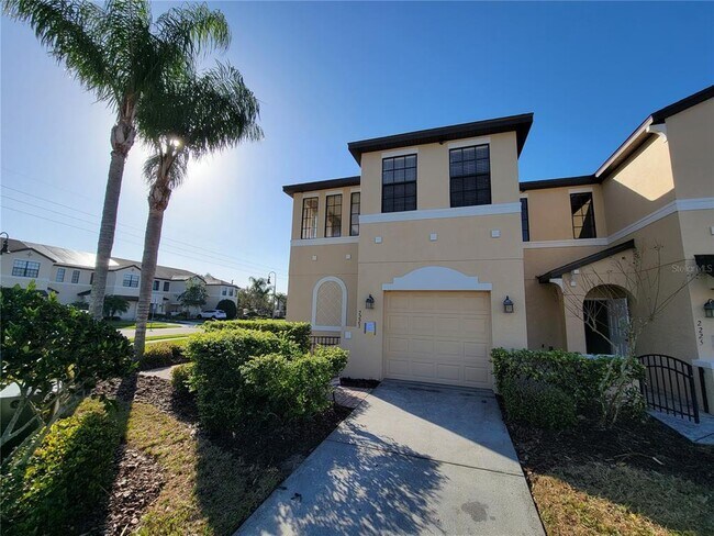 Building Photo - 2223 Seven Oaks Dr