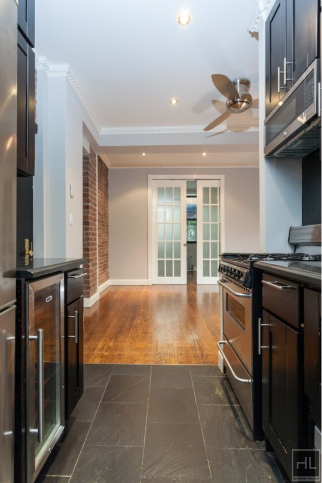 Foto del edificio - Avail; May 1 Upper Carnegie Hill adj/E. Harlem, Close to E.96th Q: E 100th St btw 2nd/1st Ave 4BR...