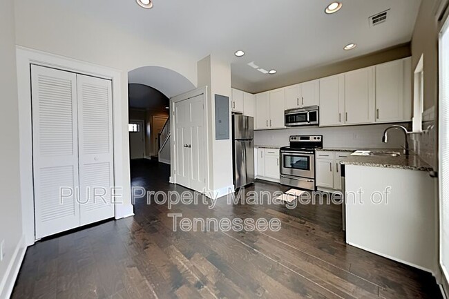 Building Photo - 406 W Mill Dr