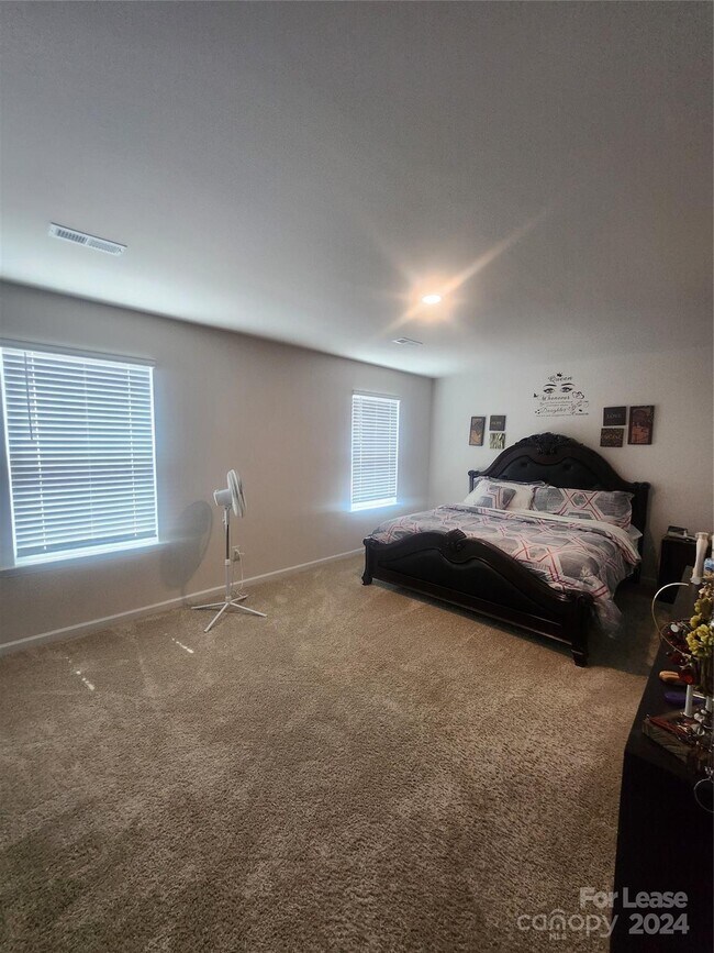 Building Photo - 2123 Redstone Dr