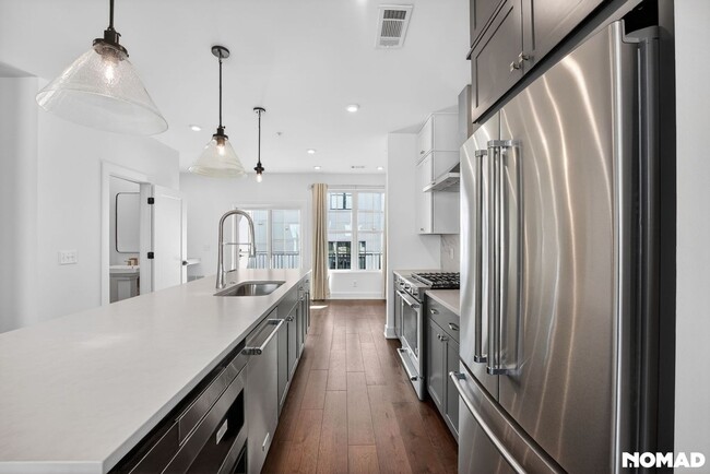 Building Photo - 201 New St