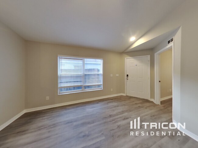 Foto del edificio - 14930 Deer Meadow Dr