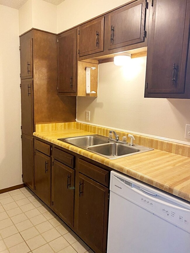 Foto del edificio - 8428 Glen Meadow Ln
