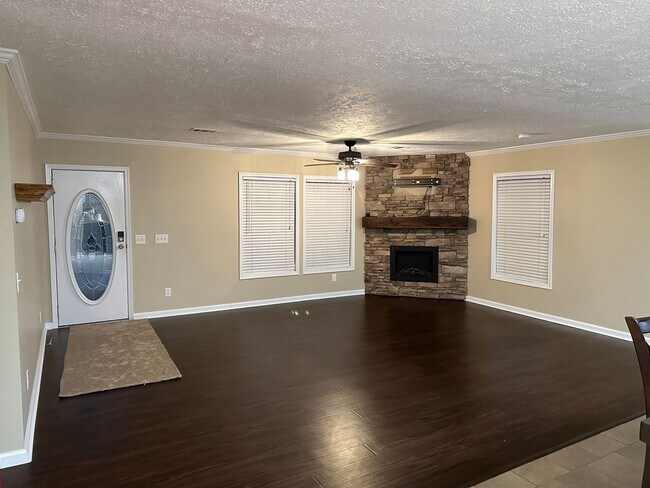 Building Photo - 5 BR, 3.5 BA, 2432sf home on almost 17 acres!