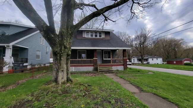 Building Photo - 1641 Stewart Ave