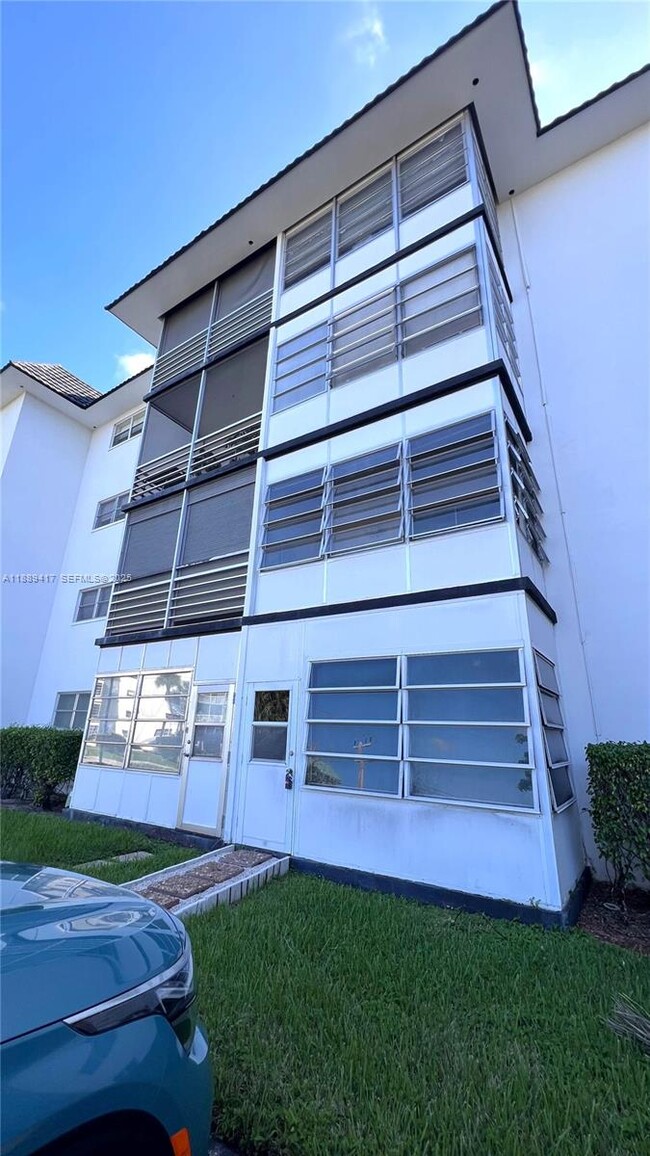 Foto del edificio - 4740 NW 21st St