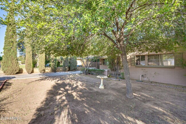 Building Photo - 2533 E Flower St
