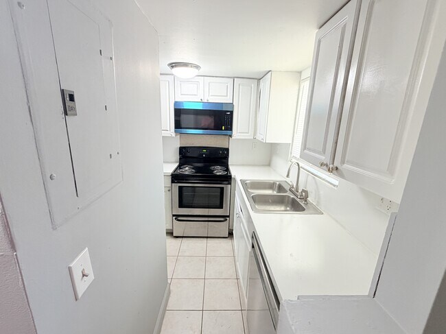 Photo - 1501 Crescent Cir (West Palm Beach, FL) Townhome