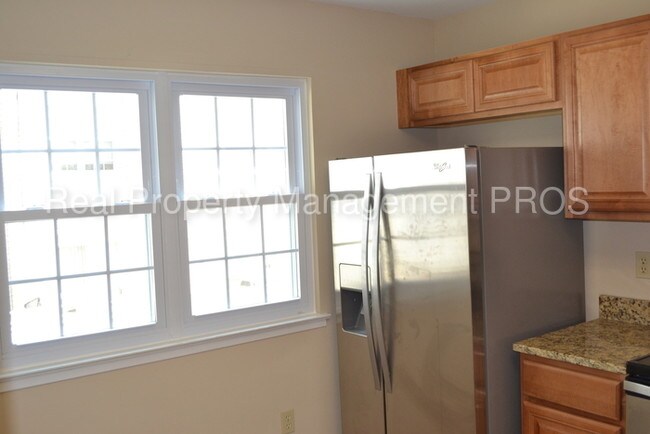 Building Photo - 2339 Hunters Square Ct