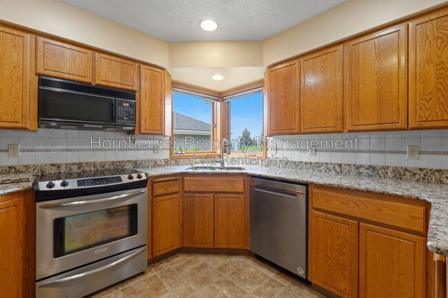 Building Photo - 9811 N Comanche Dr