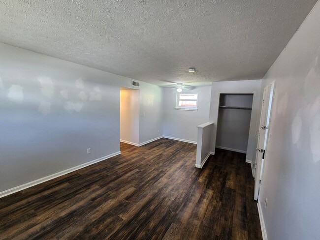 Building Photo - Charming 1 bedroom 1 bath apartment for rent with additional storage available!