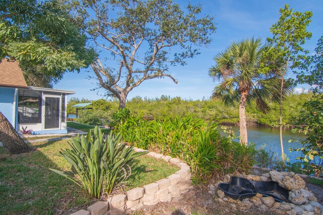 Building Photo - 922 Jackson Way