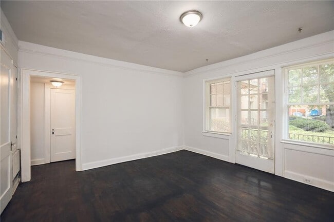 Building Photo - 499 8th St NE
