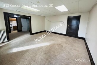 Building Photo - 19 7th Ave SE