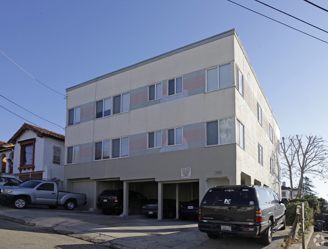 Primary Photo - 3520 Brighton Ave